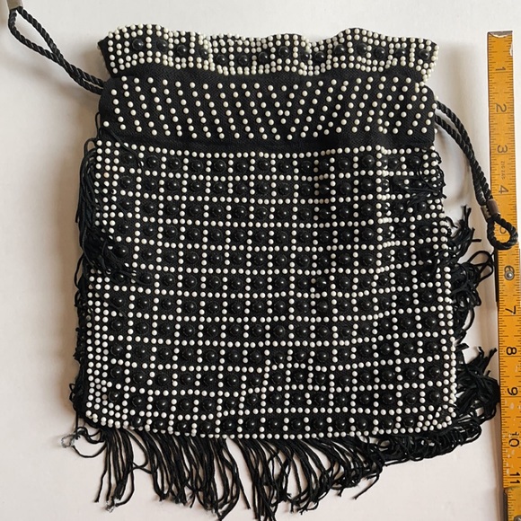 Vintage drawstring handbag Black white beaded fringe pouch purse - Picture 5 of 10